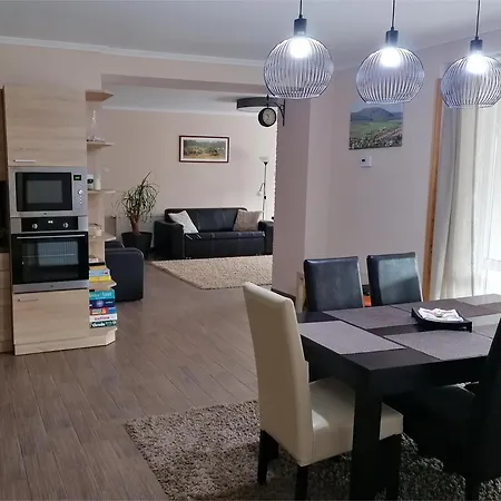 Virag Vendeghaz * Hercegkut