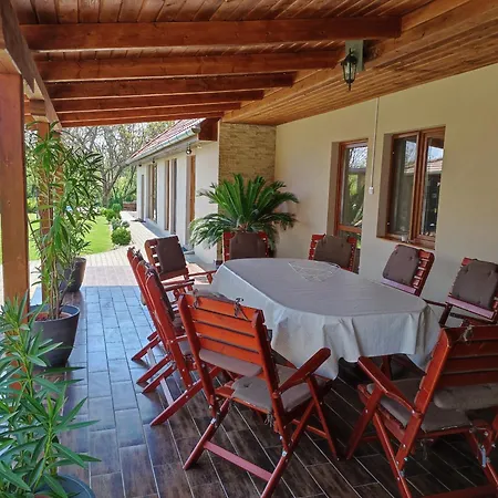 Virag Vendeghaz Apartmán