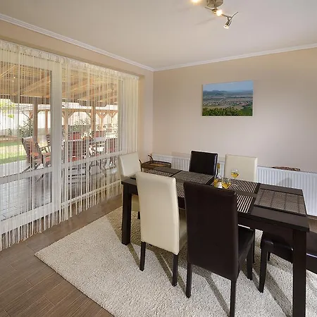 아파트 Virag Vendeghaz *