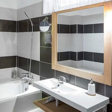 Virag Vendeghaz * Hercegkut