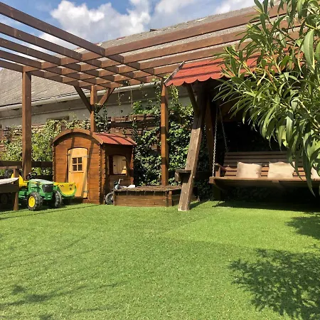 Virag Vendeghaz * Hercegkut